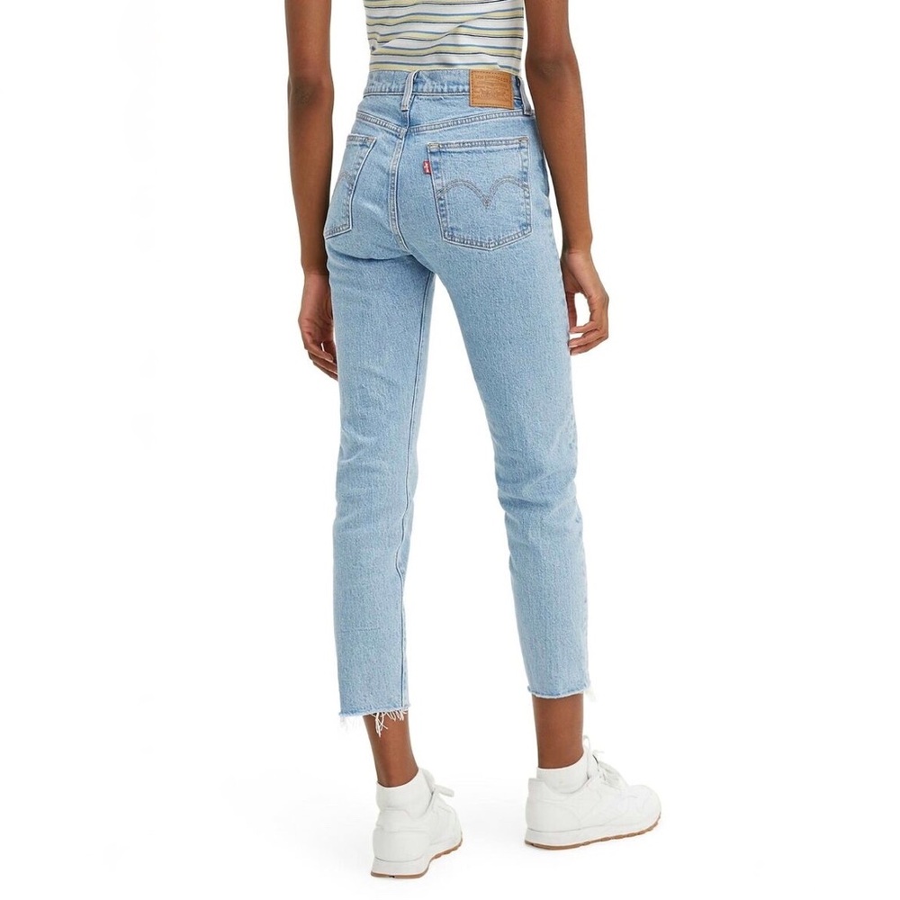 Levi's |‎ Wedgie Icon Fit Jeans Light Wash Raw Hem Size 28